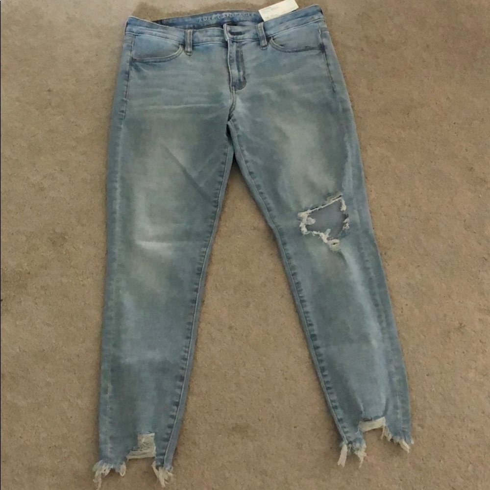Low rise light wash jeans